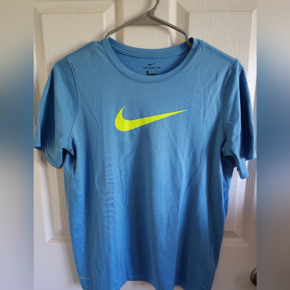 Nike tshirt